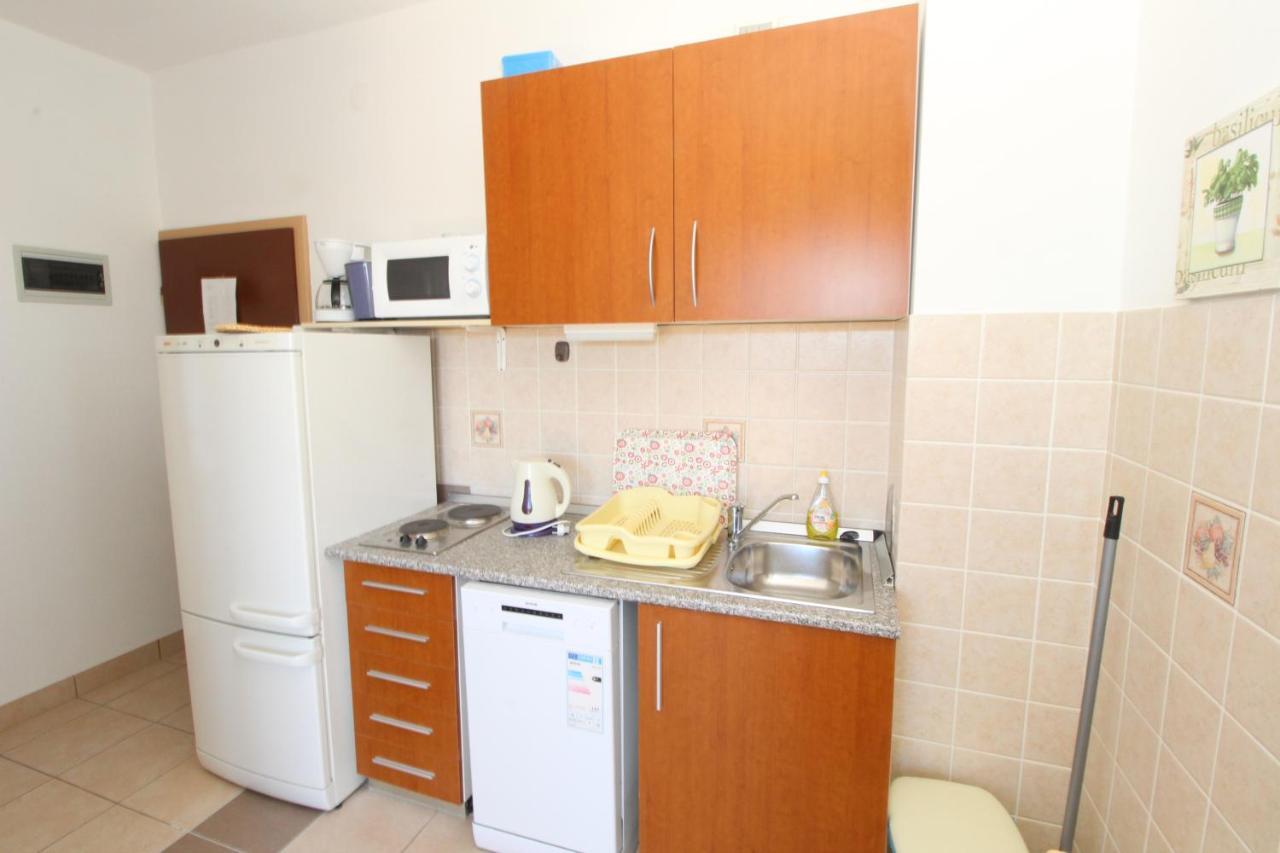 Apartments And Rooms With Parking Space Mandre, Pag - 6309 Kolan Ngoại thất bức ảnh